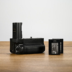 AYEX AX-A9/A7III Batteriegriff Occasion mit 2 Akkus
